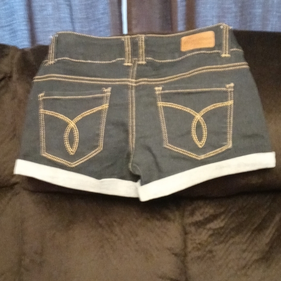 ๐DARK BLUE DENIM JEAN SHORTS๐ - Picture 2 of 4